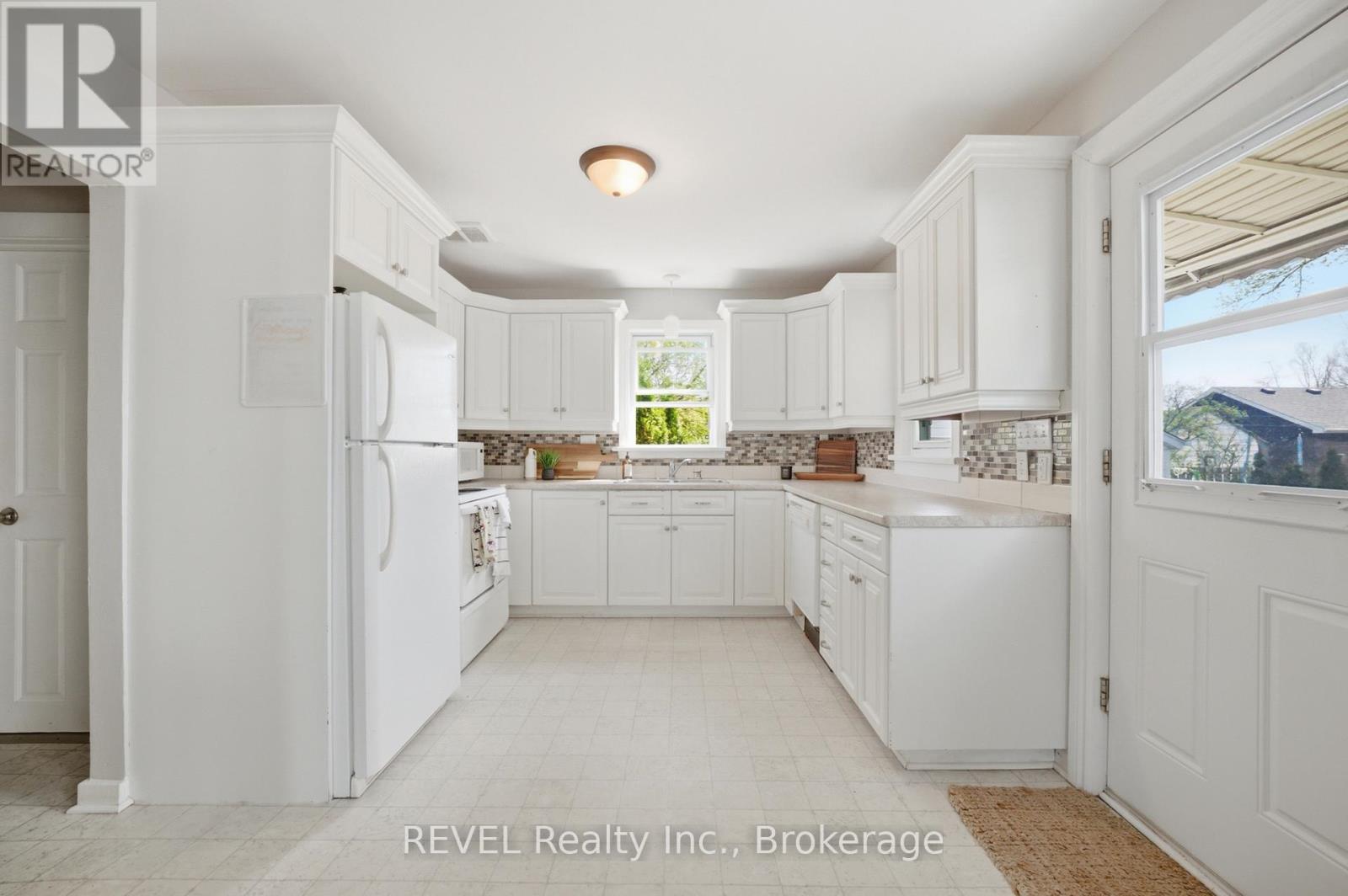 35 HATTER AVENUE - 13