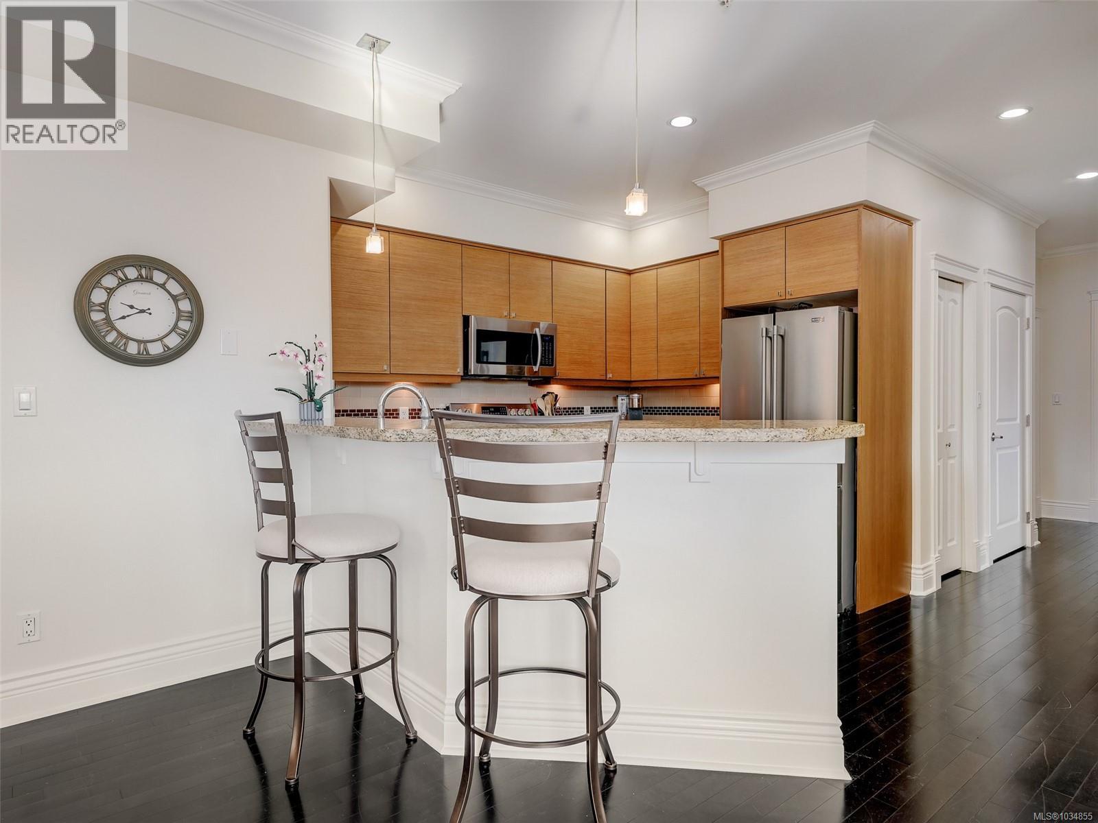 #207 751 Goldstream Ave - 7