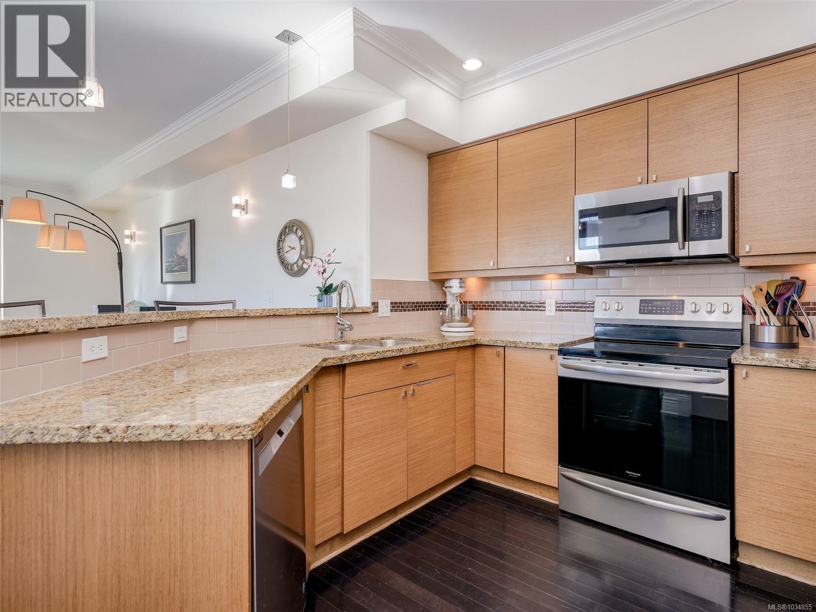 #207 751 Goldstream Ave - 8