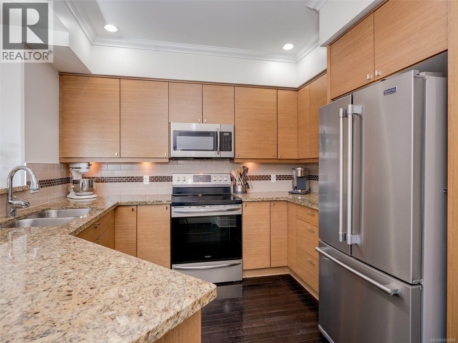 207 751 Goldstream Avenue, Langford