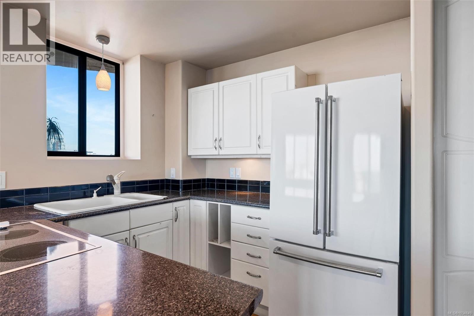 #906 225 Belleville St - 12