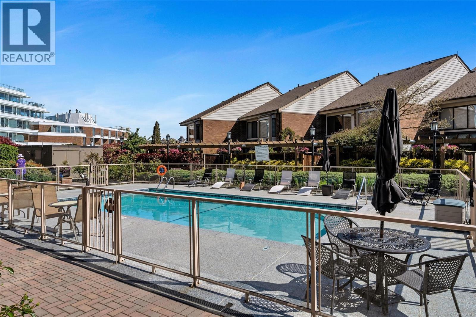 #906 225 Belleville St - 30