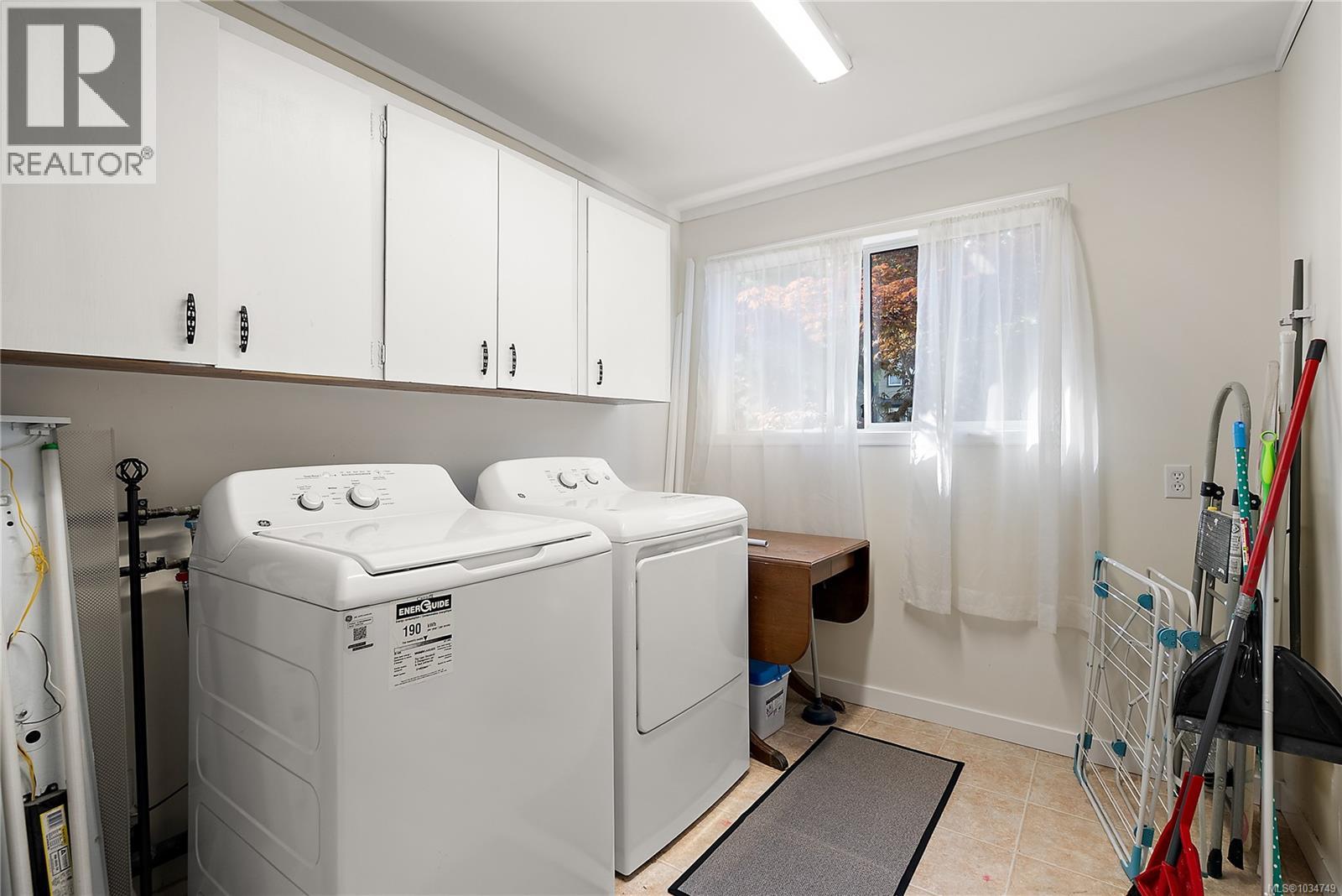  2980 HARLEQUIN Place, Langford