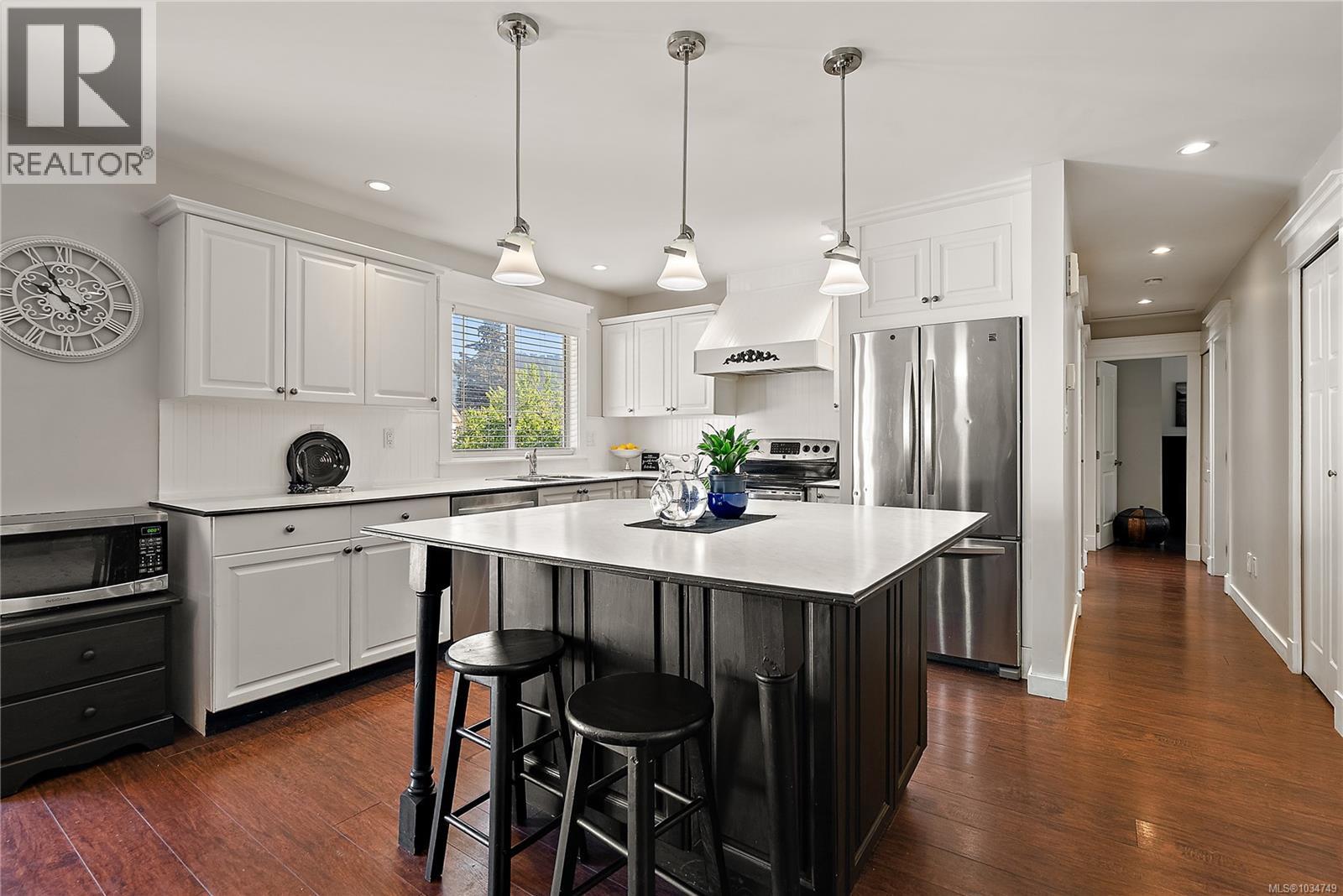  2980 HARLEQUIN Place, Langford