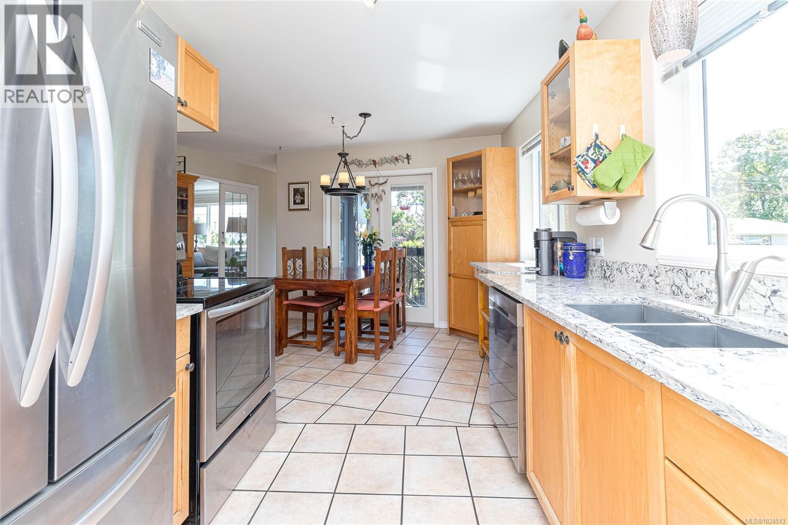  628 Bryden Court, Esquimalt