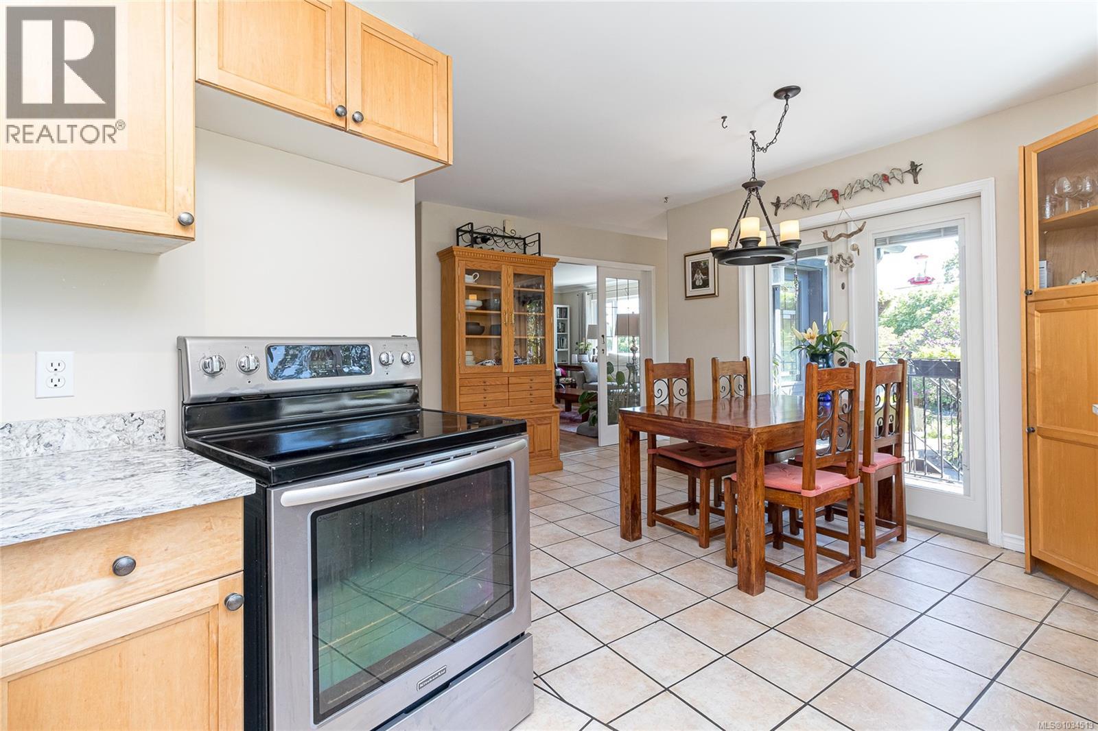  628 Bryden Court, Esquimalt