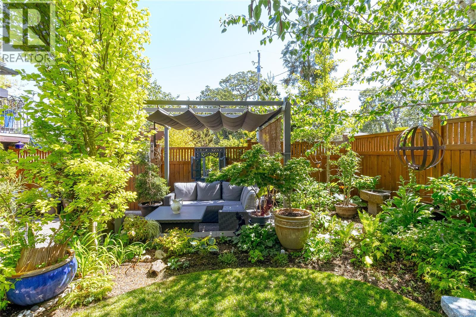  628 Bryden Court, Esquimalt