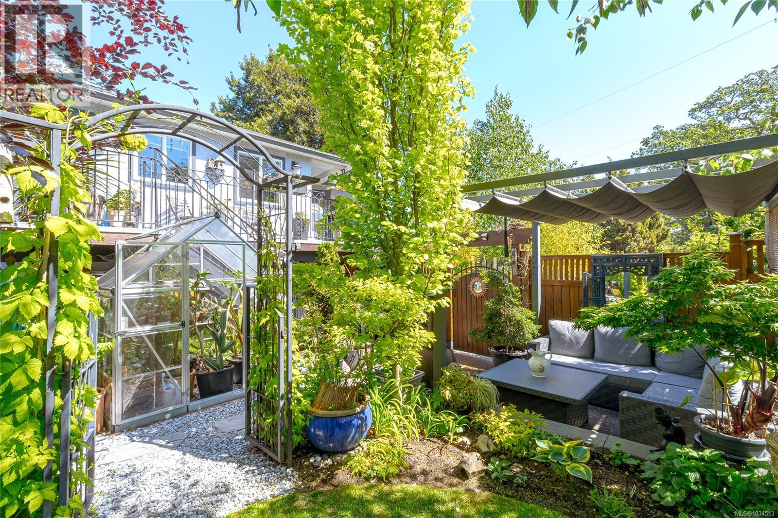  628 Bryden Court, Esquimalt