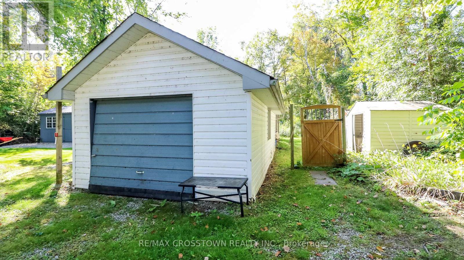 673 ROBERTS ROAD - 23