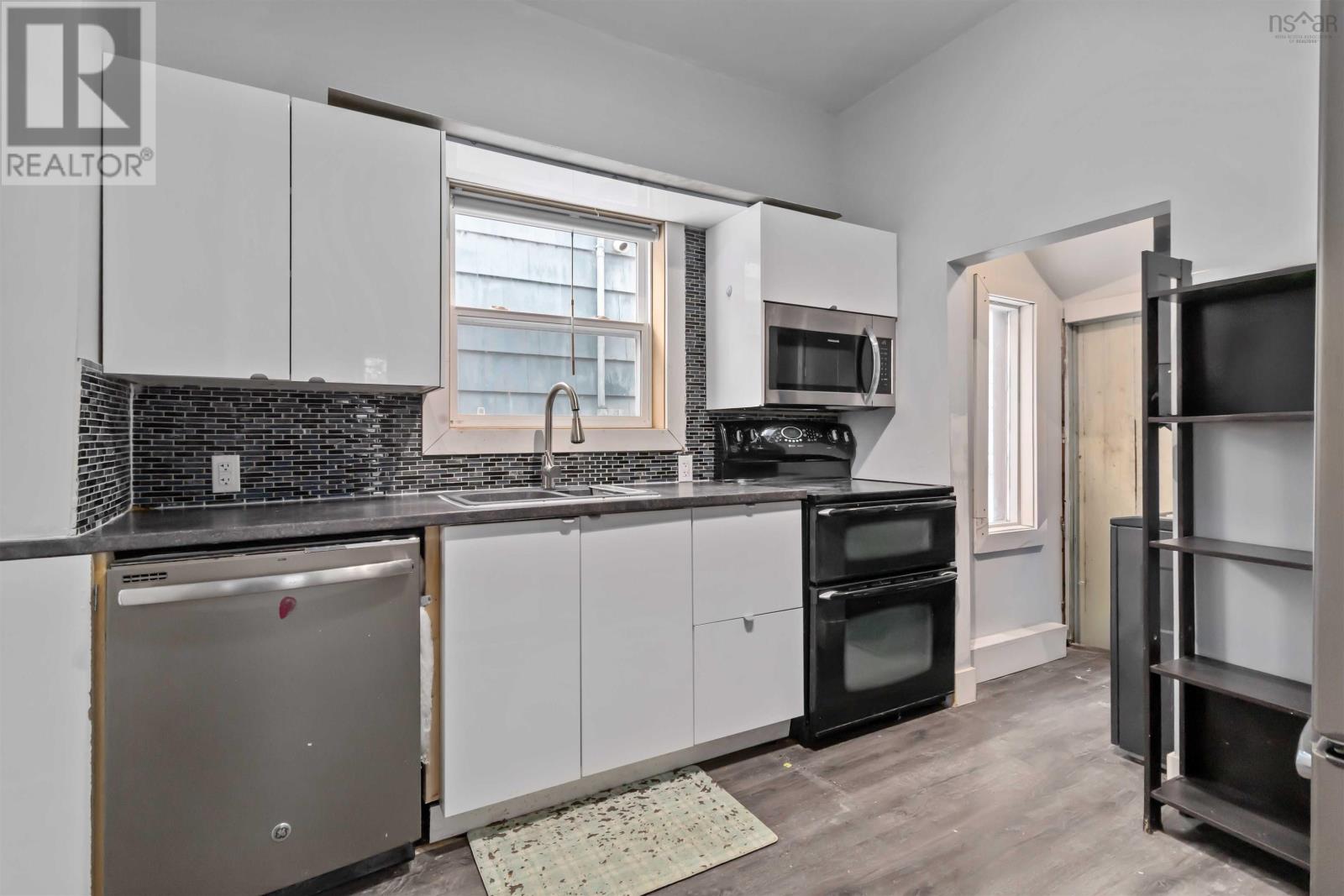 Property 4 of 41 of 102 King Street