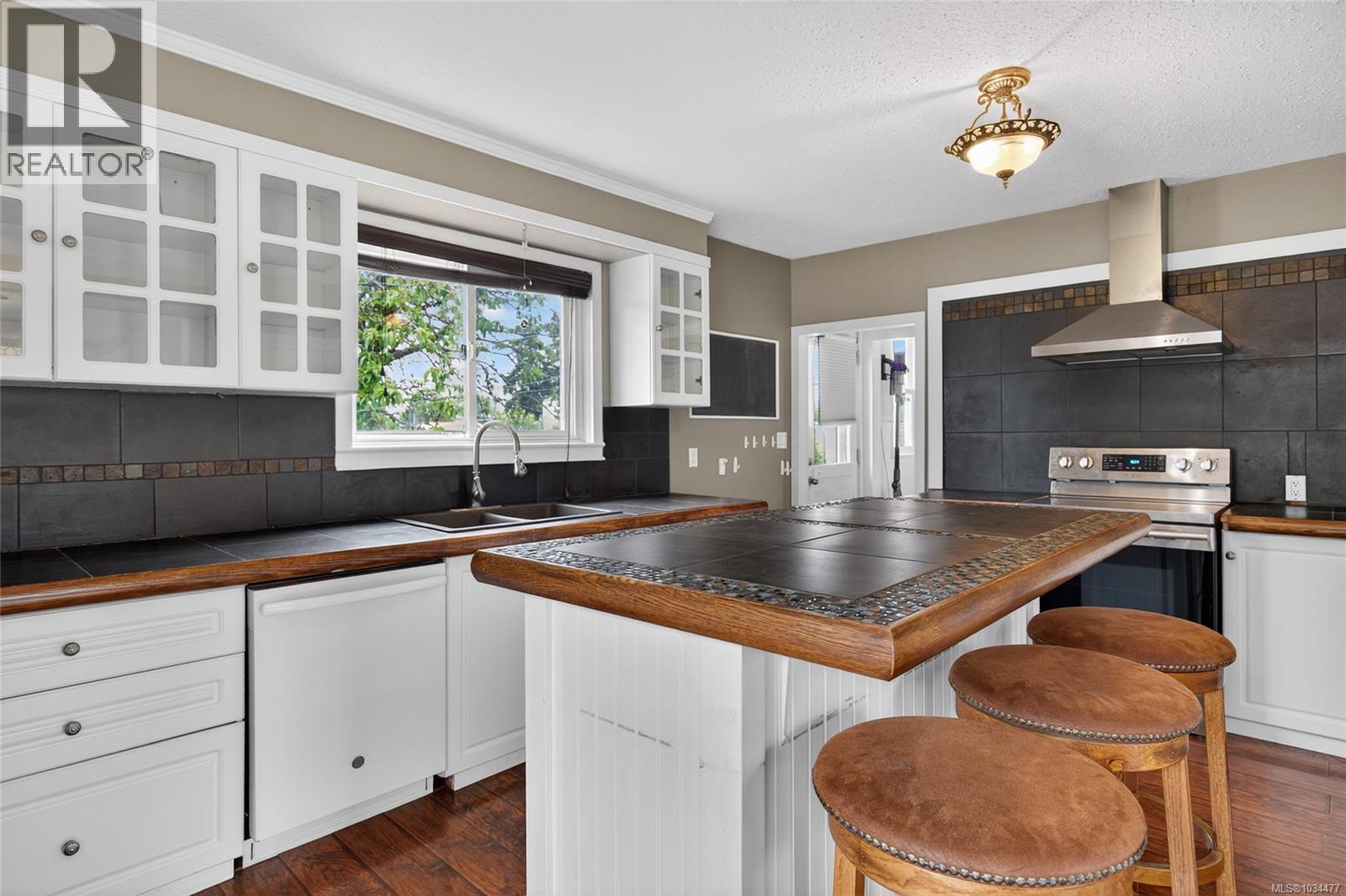 2798 10th Ave - 6