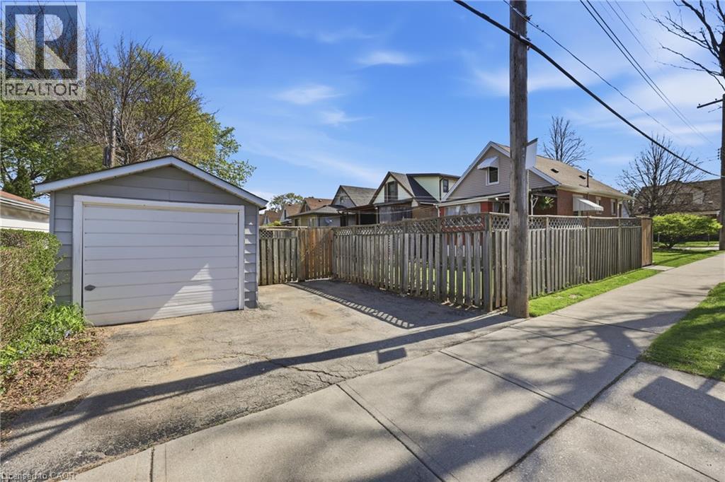 74 GRAHAM Avenue S - 33