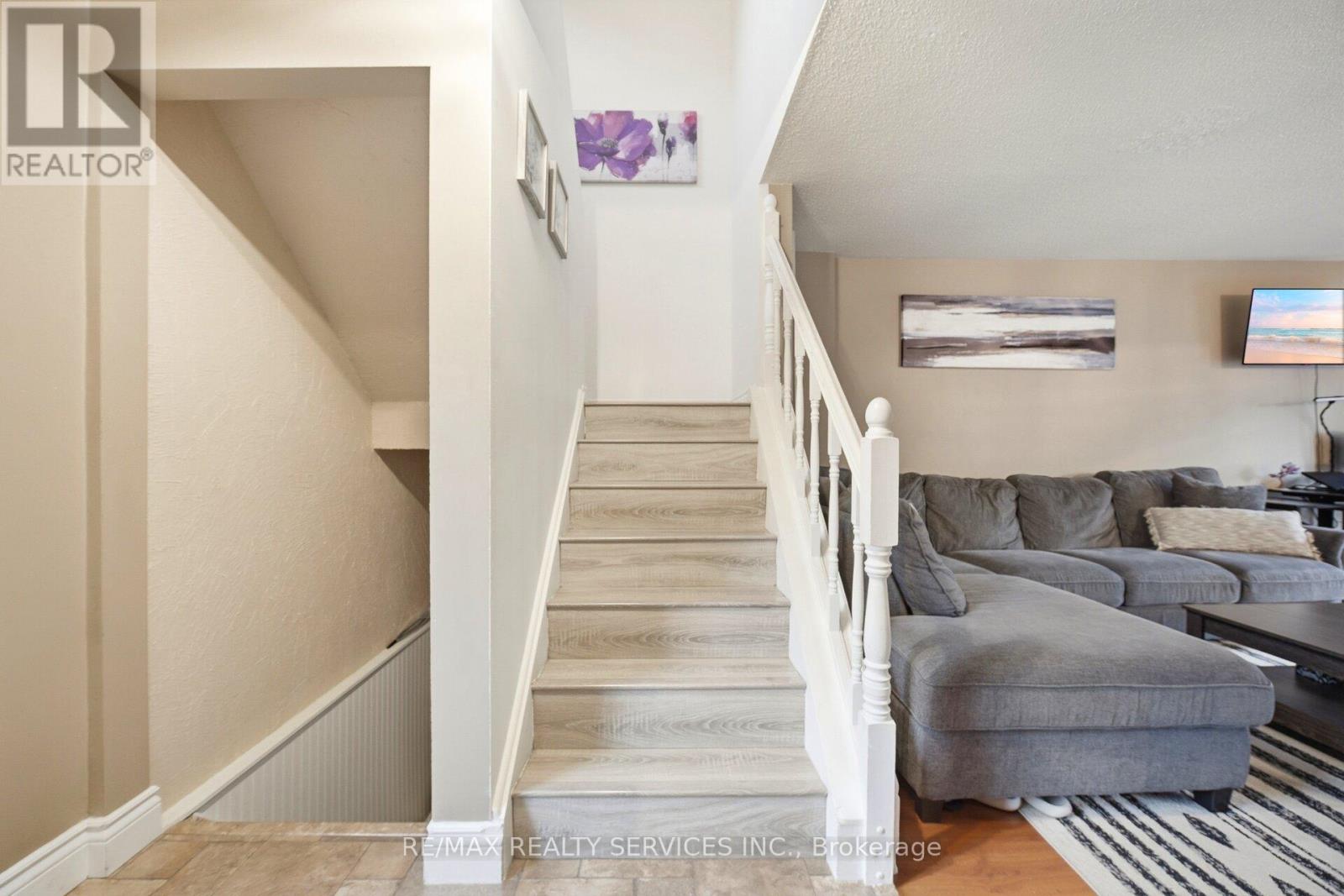 19 DALZELL AVENUE - 17
