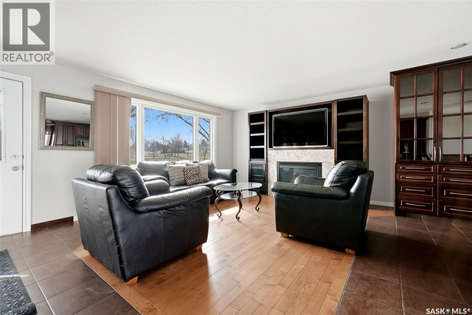 730 MCINTOSH STREET N - Image 3