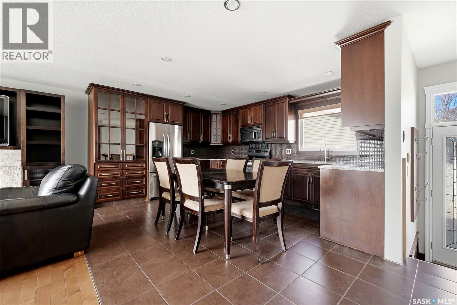 730 MCINTOSH STREET N - 5