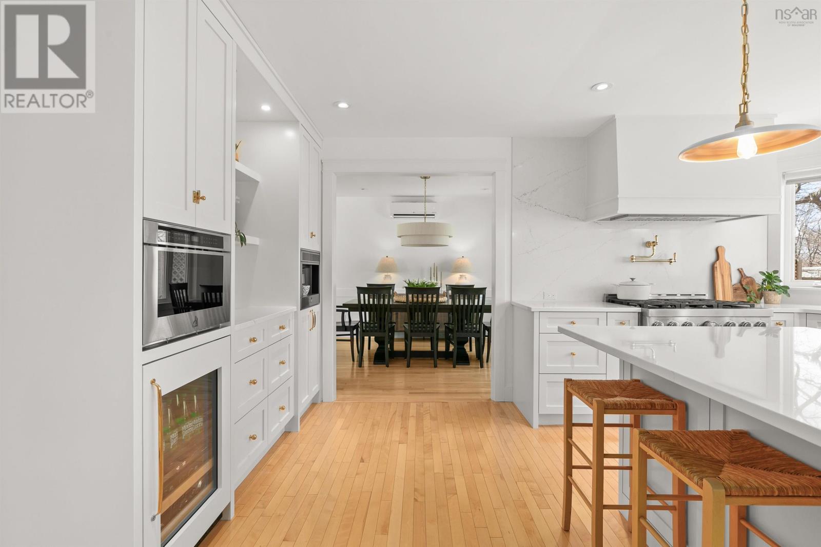 Property 11 of 49 of 950 Bellevue Avenue