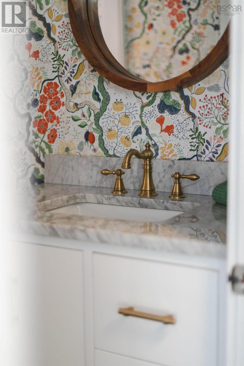Property 32 of 49 of 950 Bellevue Avenue