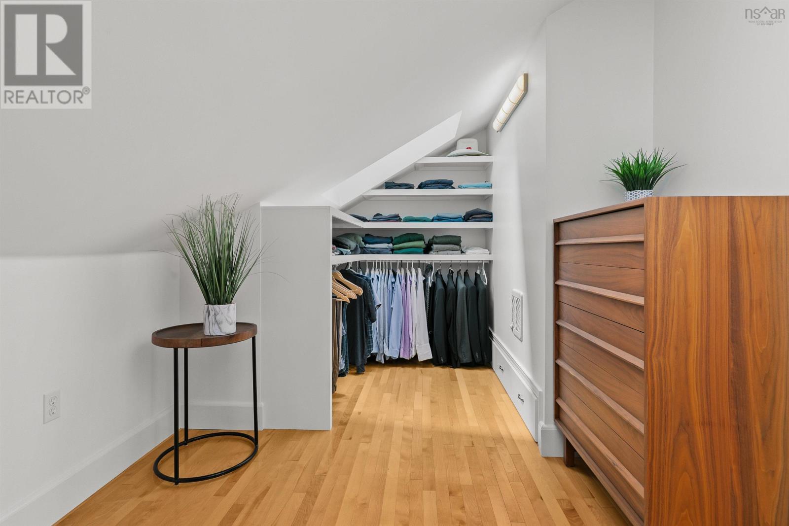 Property 27 of 49 of 950 Bellevue Avenue