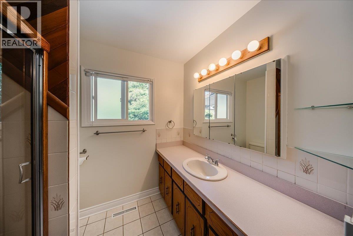 541 Portia Crescent - 13