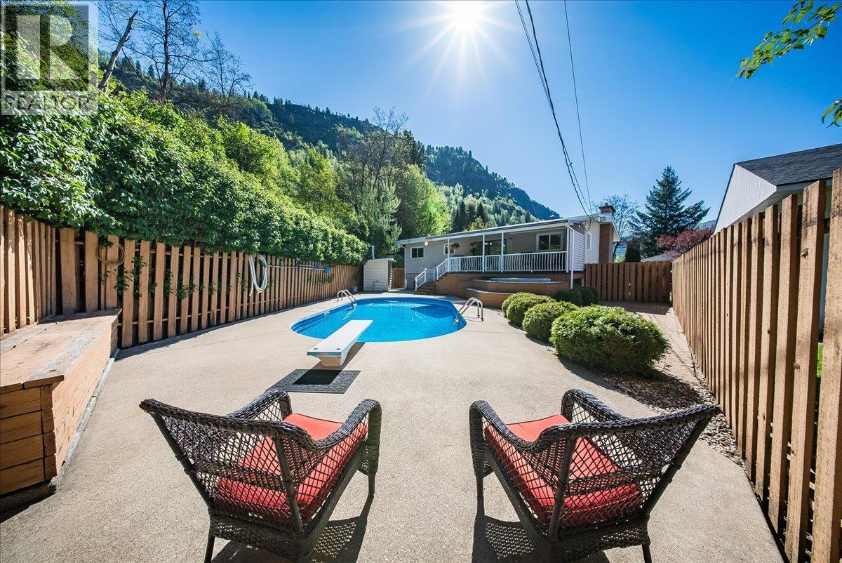 541 Portia Crescent - 27