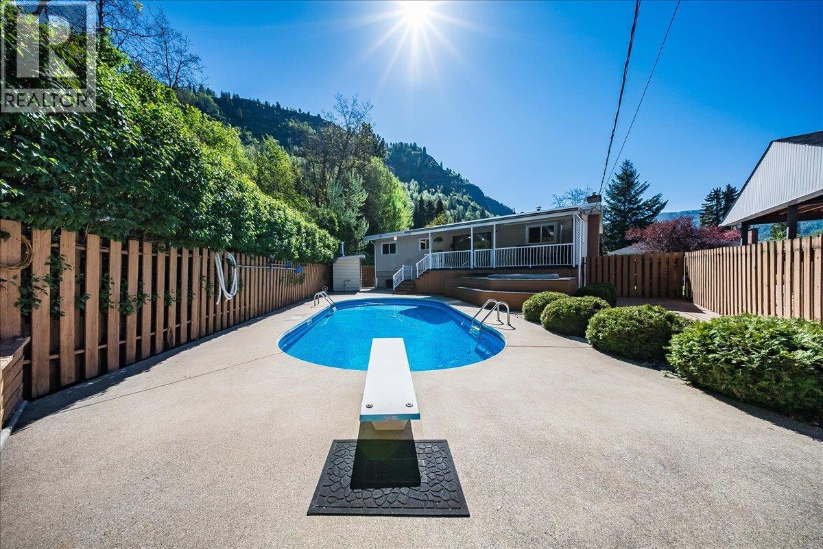 541 Portia Crescent - 28