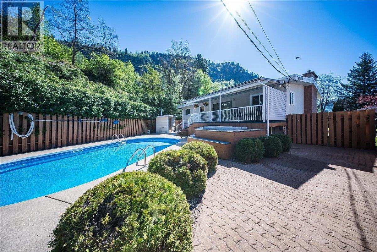 541 Portia Crescent - 29