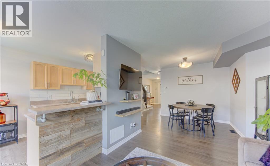 18 CARRIAGE HILL Trail, Elmira, Ontario, N3B3K7 — Photo 3
