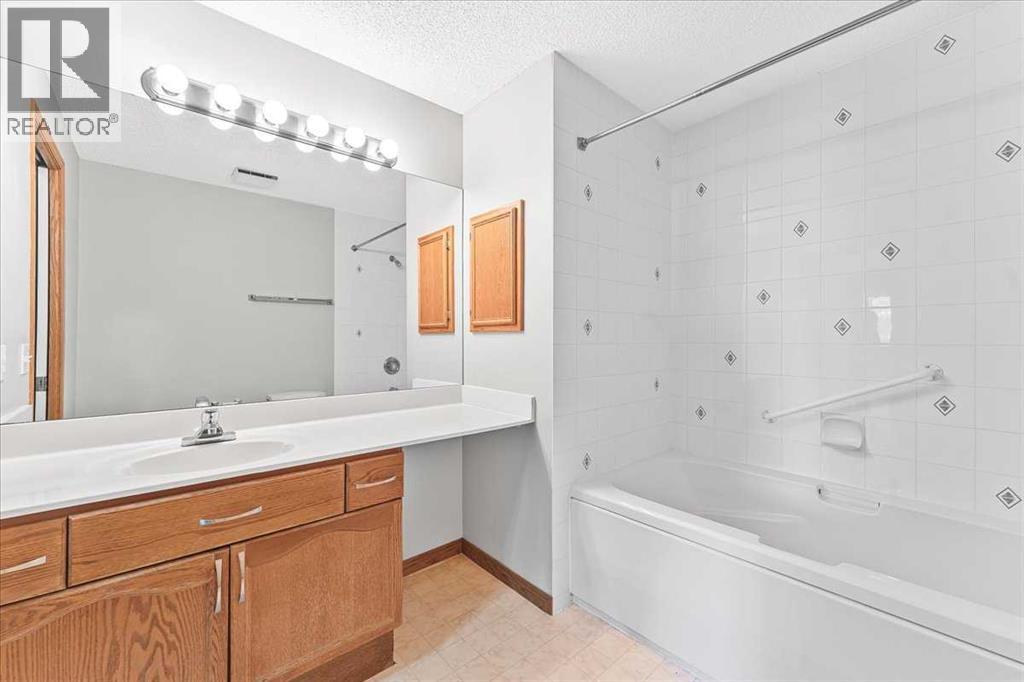 #302 200 Lincoln Way SW - 18