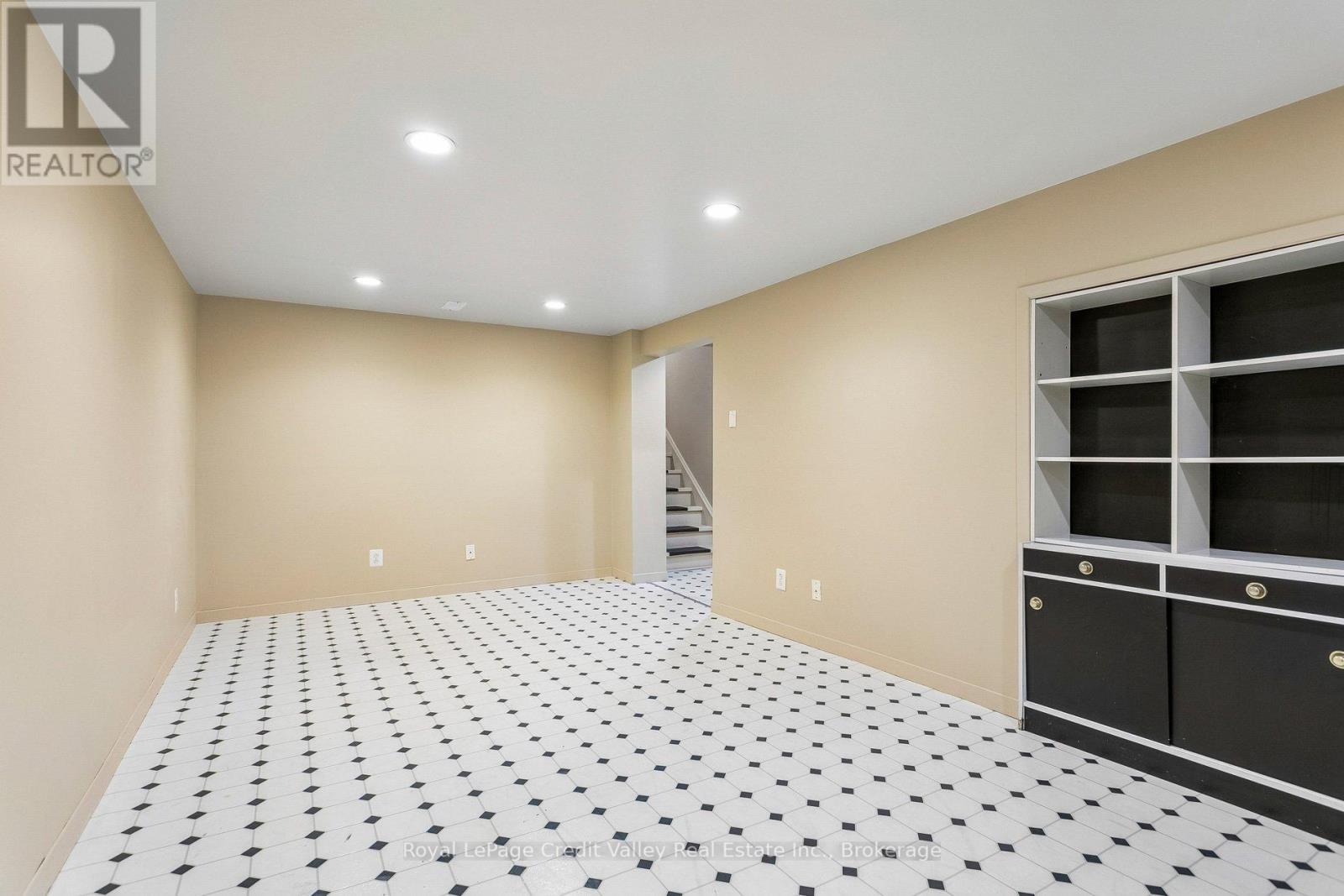 27 GRANGE DRIVE - 24