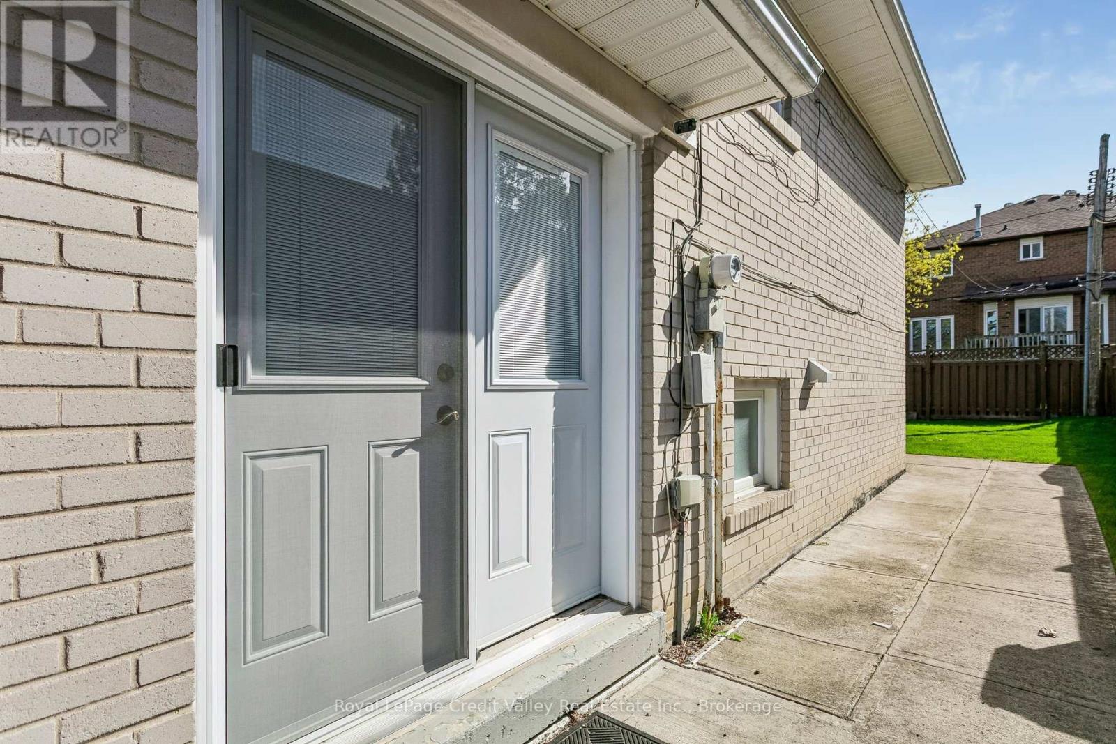 27 GRANGE DRIVE - 27
