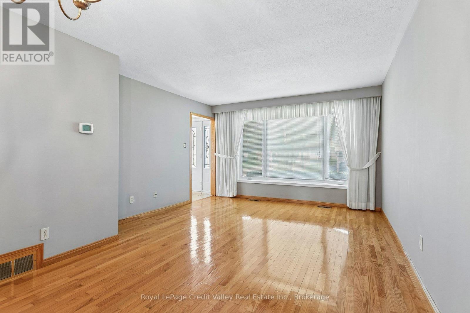 27 GRANGE DRIVE - 6