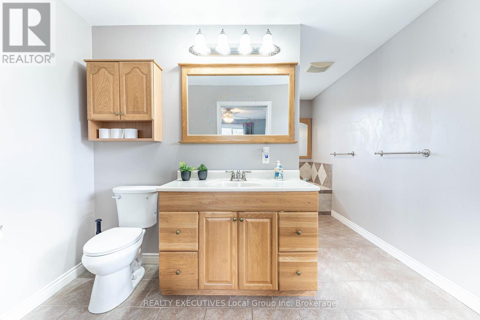 699 NORMAN AVENUE - 28