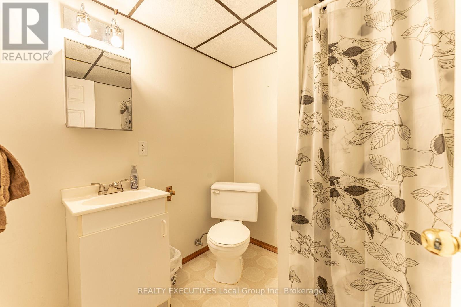 699 NORMAN AVENUE - 40