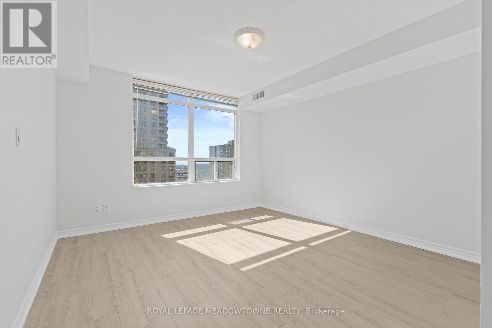 #1030 3888 DUKE OF YORK BOULEVARD - 17