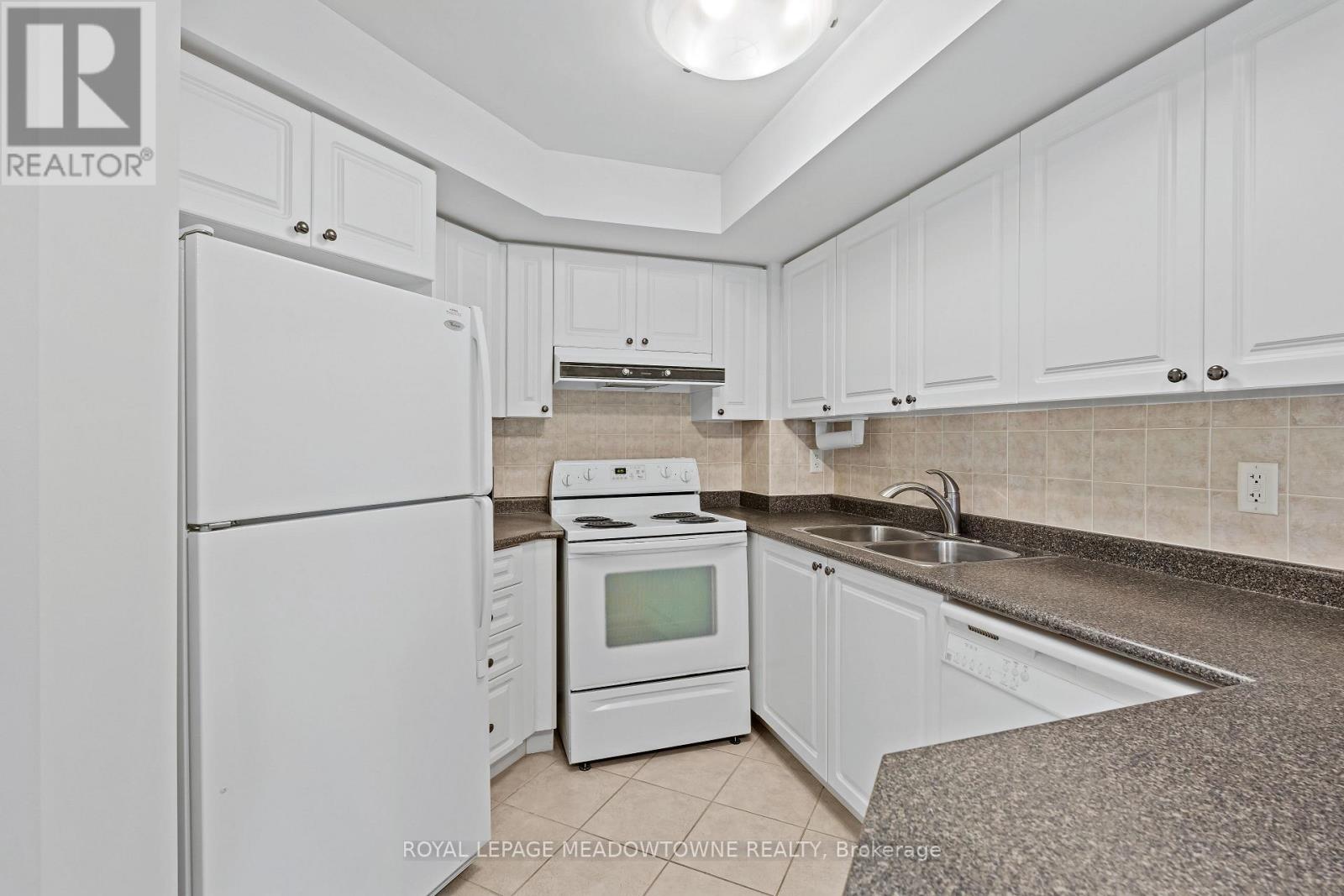 #1030 3888 DUKE OF YORK BOULEVARD - 8