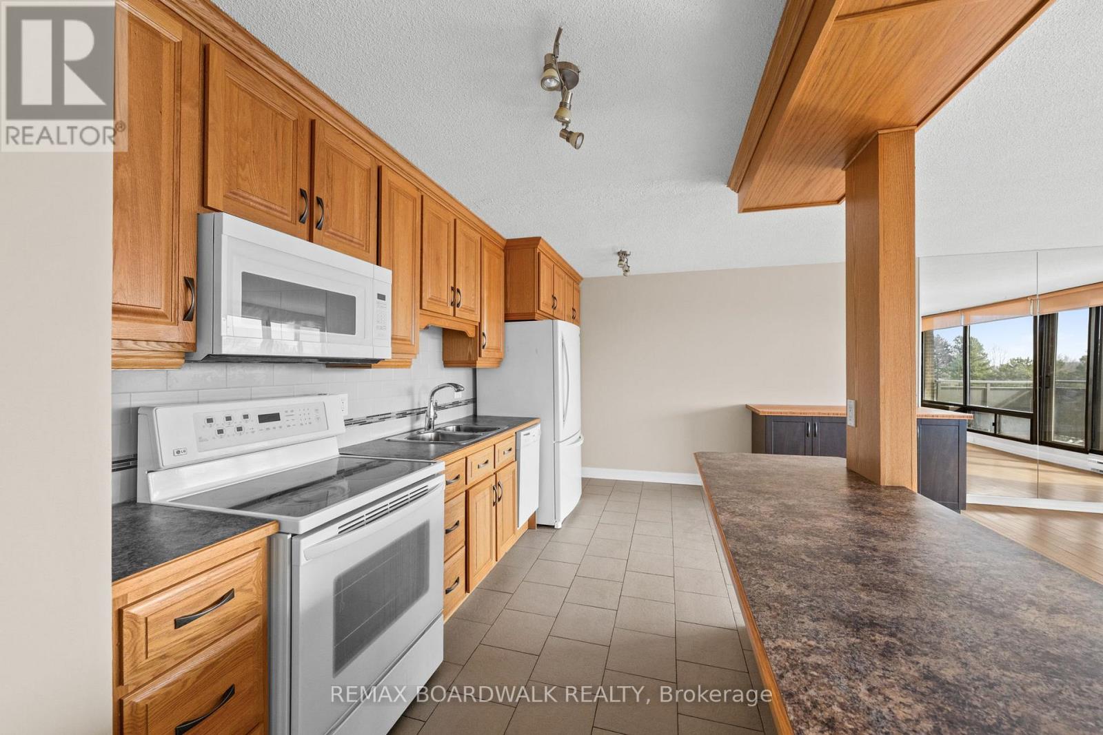 #502 1190 RICHMOND ROAD - 9