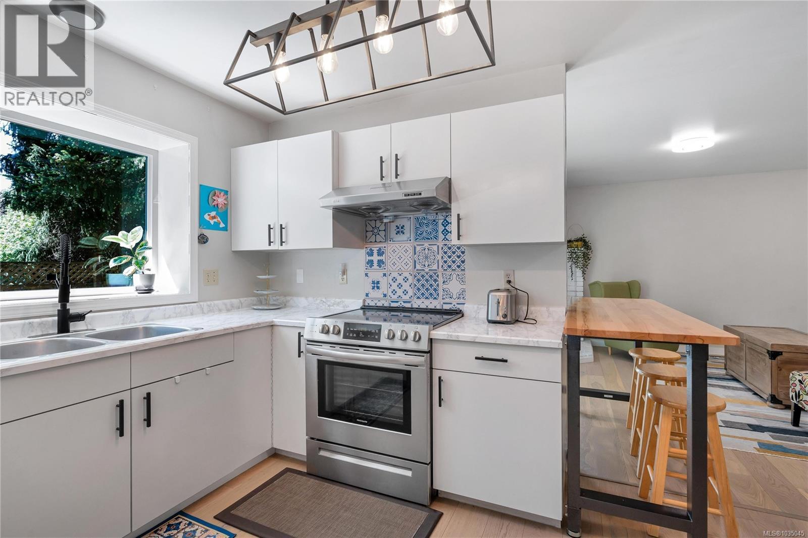  748 Macan Place, Colwood