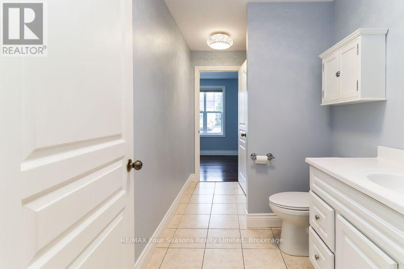 #101 435 WALNUT STREET - 20