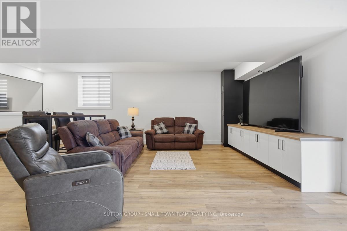 31 CREEK SIDE PLACE - 24