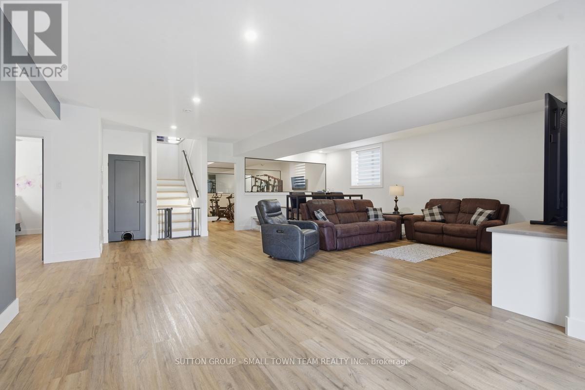 31 CREEK SIDE PLACE - 25
