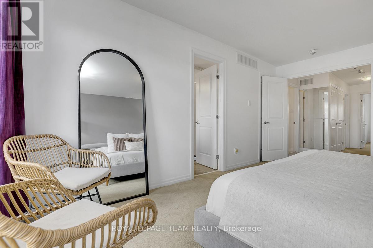 114 HAWKESWOOD DRIVE - 25