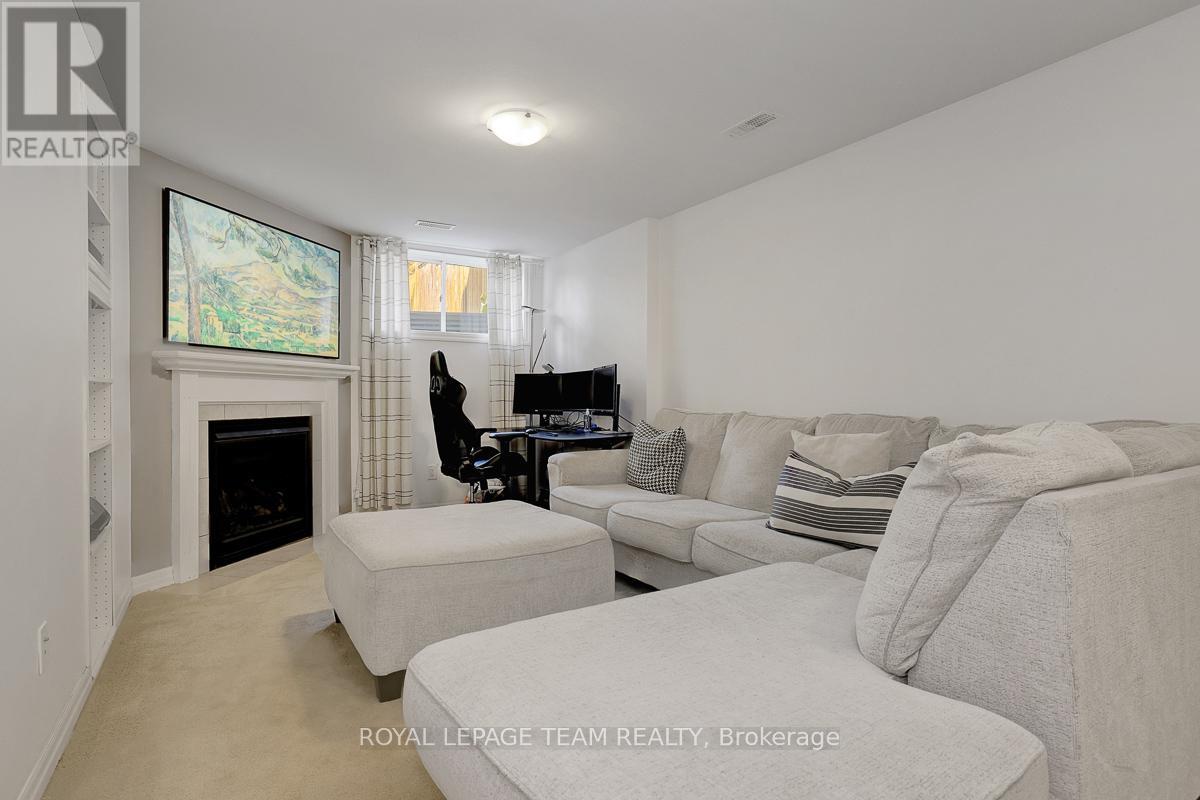 114 HAWKESWOOD DRIVE - 38