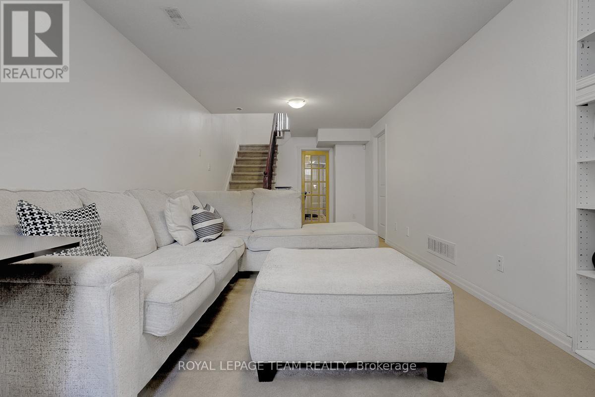 114 HAWKESWOOD DRIVE - 40