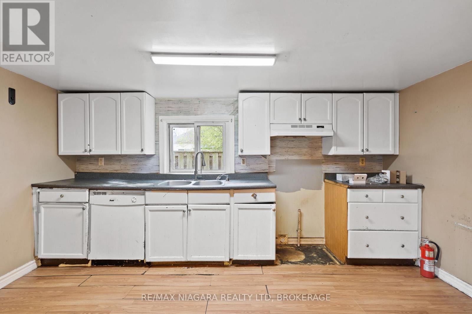 4904 FLYNN COURT - 9