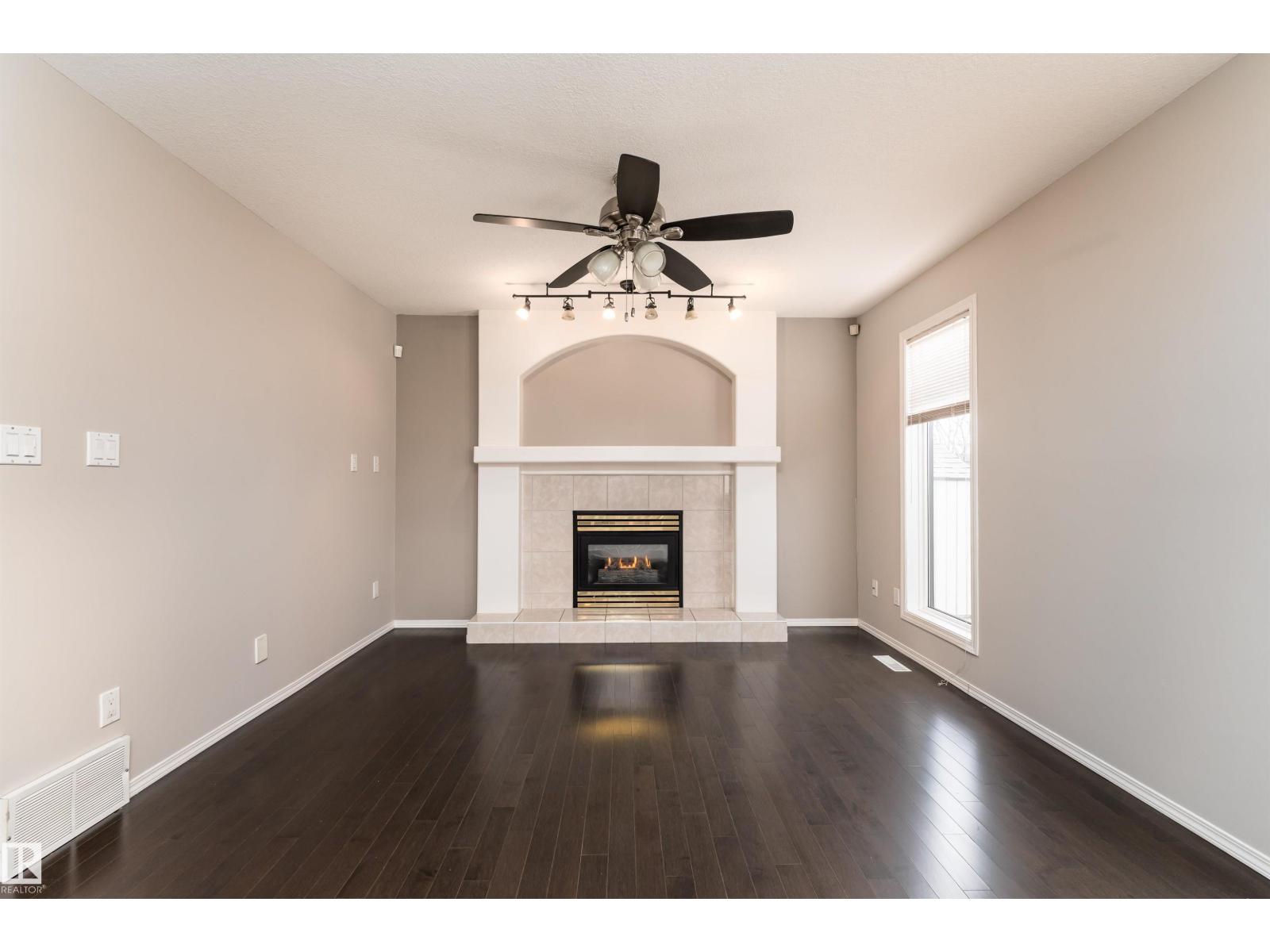 8407 160 AV NW, Edmonton
