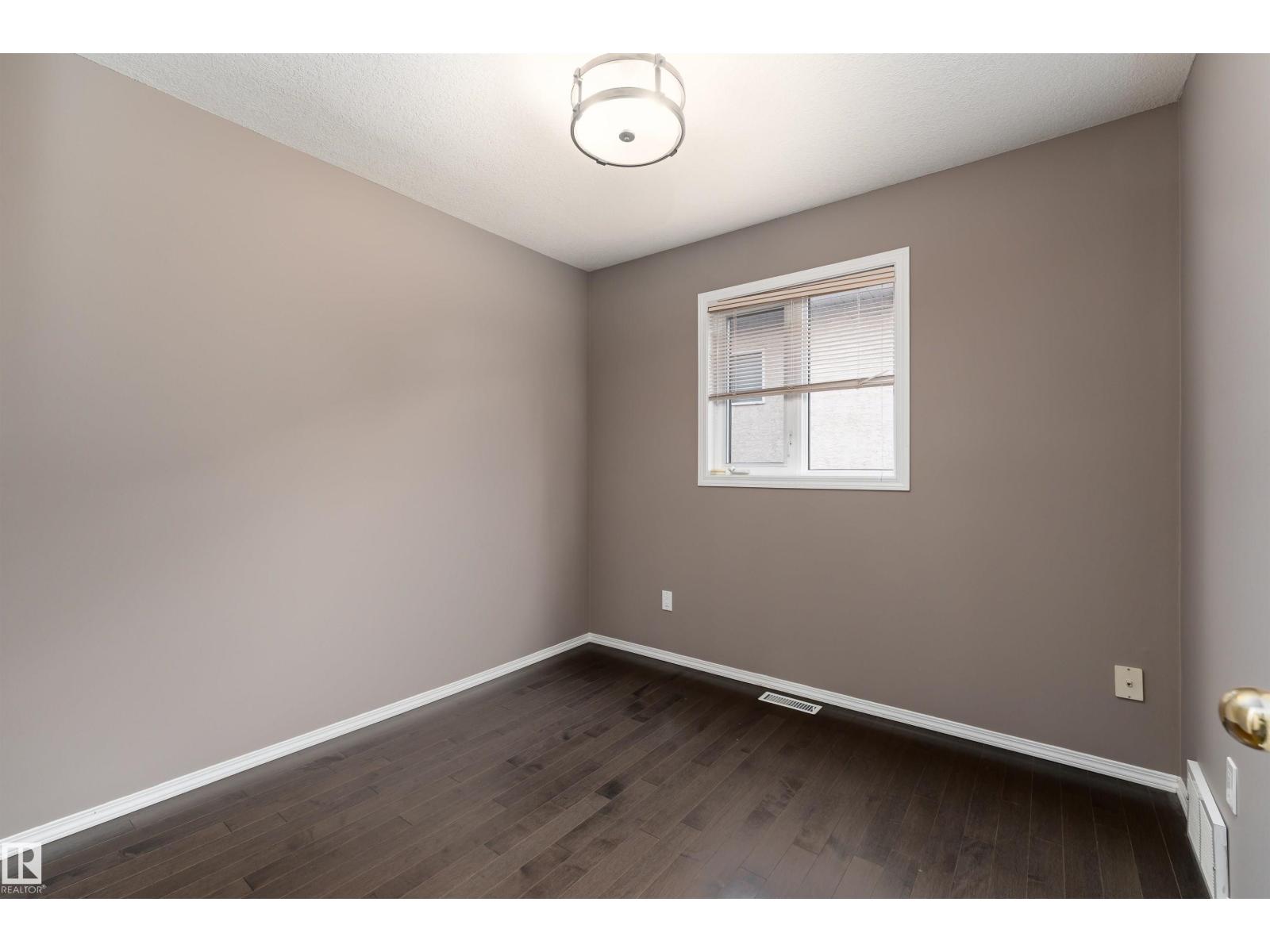 8407 160 AV NW, Edmonton