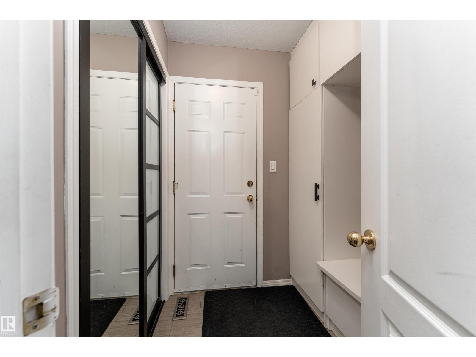 8407 160 AV NW, Edmonton
