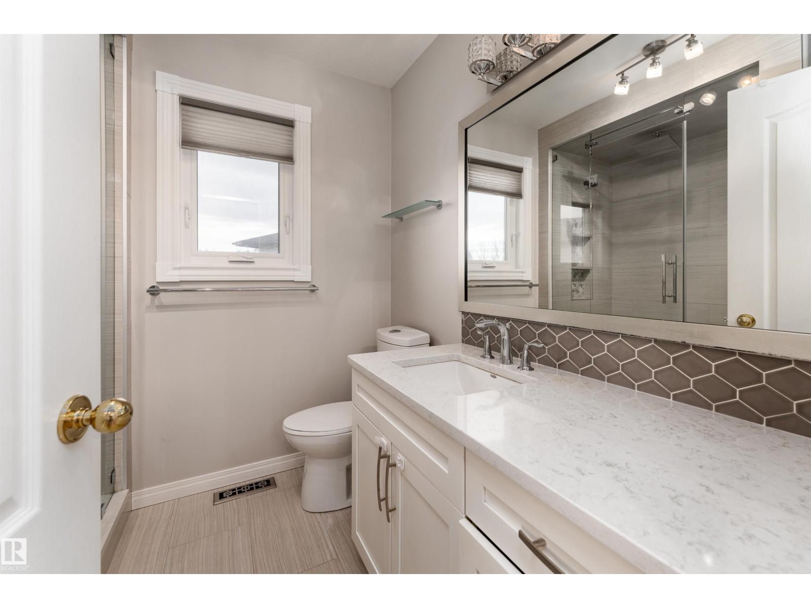 8407 160 AV NW, Edmonton