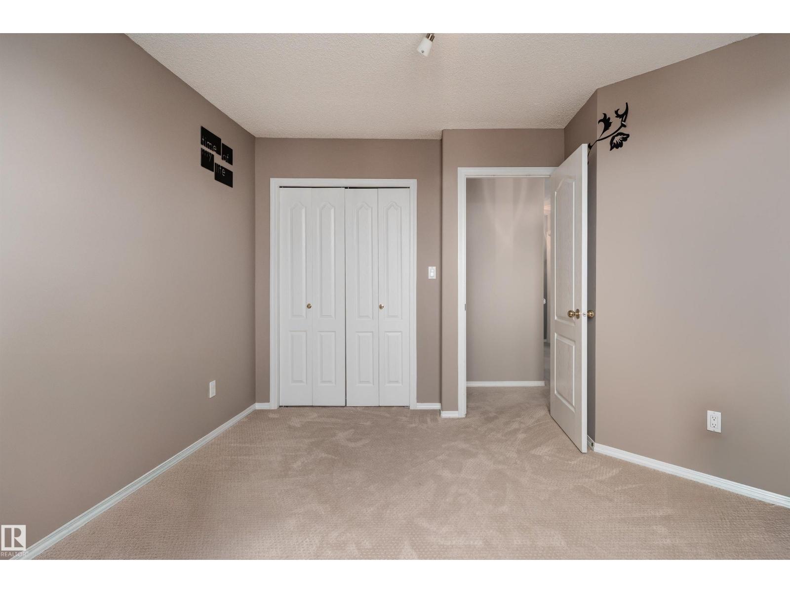 8407 160 AV NW, Edmonton