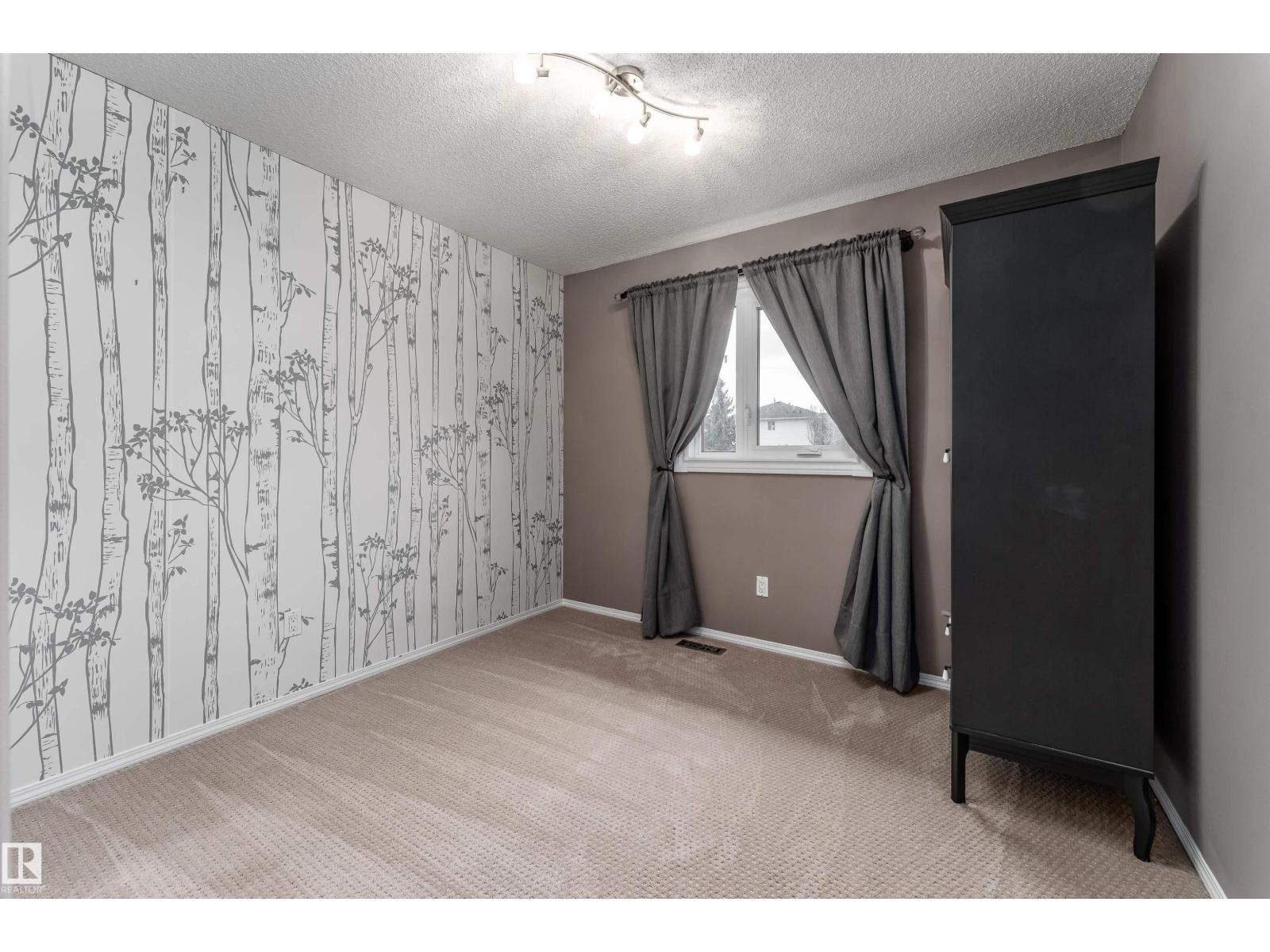 8407 160 AV NW, Edmonton